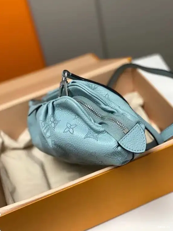 LOUIS MINI SCALA POUCH VUITTON 0601